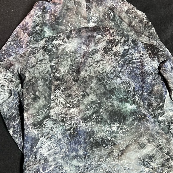 Lululemon jacket! Rare print! Excellent condition! Size 8 - Picture 2 of 3